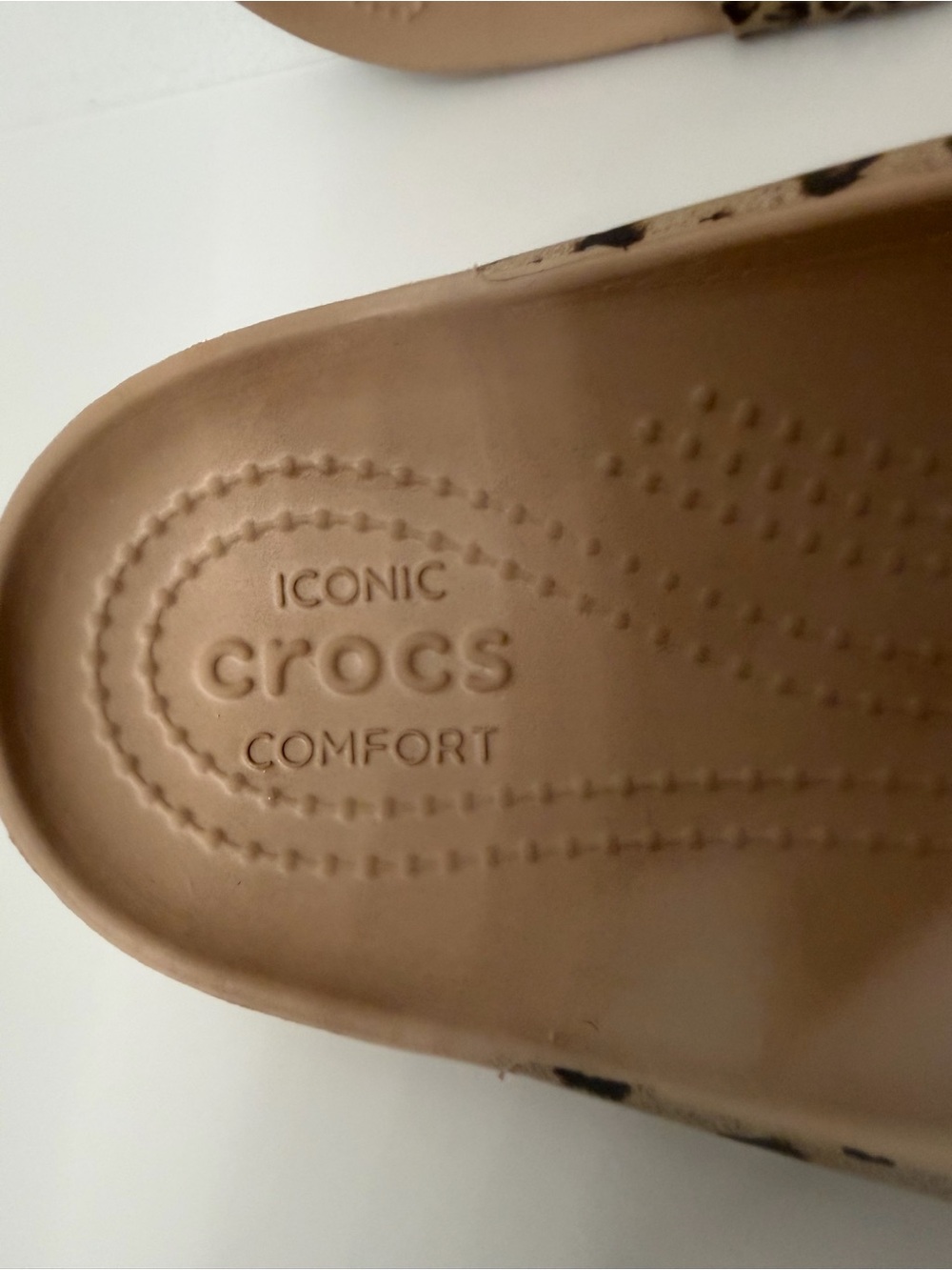 CROCS Women’s Leopard Strap Sandals in Beige and Black Size 7 - Picture 6 of 8